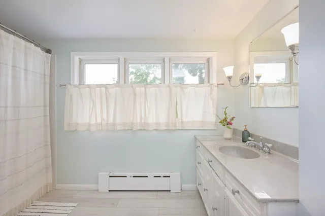 $3,480 | 628 Morgan Avenue South, Minneapolis, MN 55405