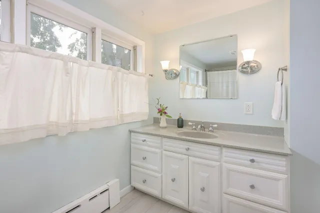 $3,480 | 628 Morgan Avenue South, Minneapolis, MN 55405