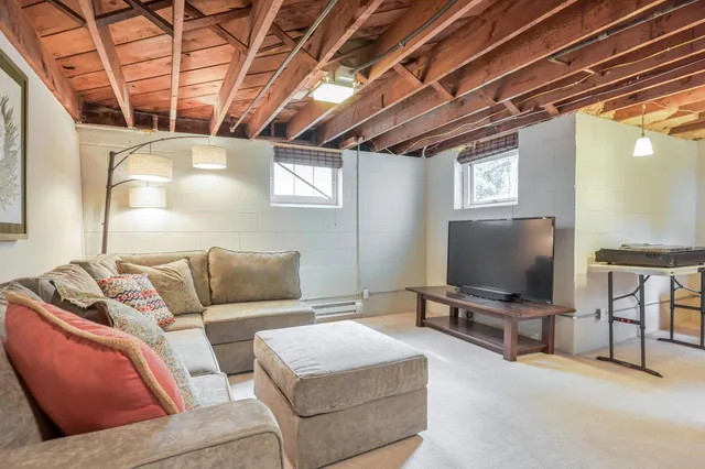 $3,480 | 628 Morgan Avenue South, Minneapolis, MN 55405