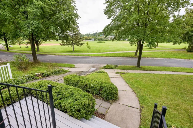 $3,480 | 628 Morgan Avenue South, Minneapolis, MN 55405