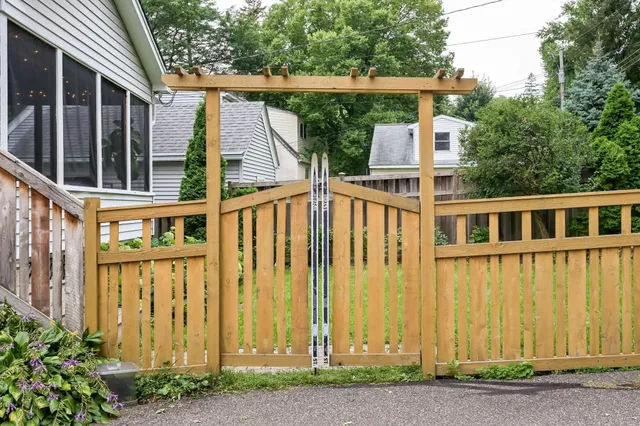 $3,480 | 628 Morgan Avenue South, Minneapolis, MN 55405