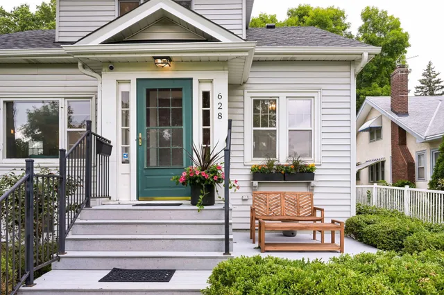 $3,480 | 628 Morgan Avenue South, Minneapolis, MN 55405