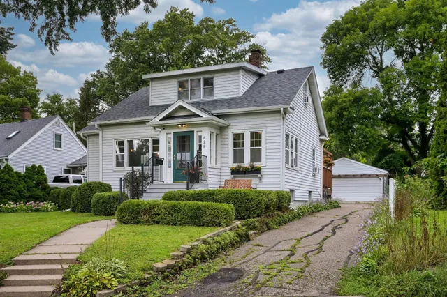 $3,480 | 628 Morgan Avenue South, Minneapolis, MN 55405