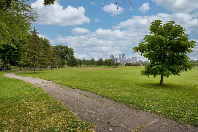 $3,480 | 628 Morgan Avenue South, Minneapolis, MN 55405