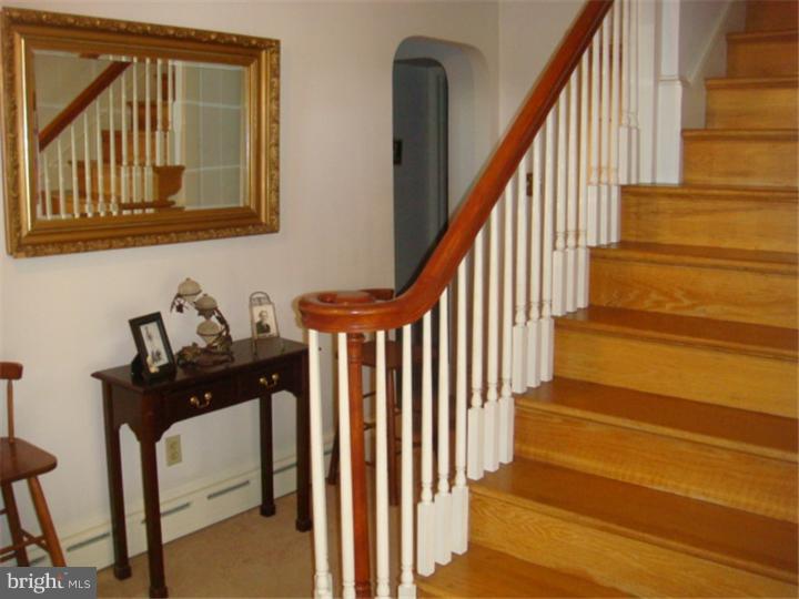 429 Smokepipe Road Souderton, PA 18964 - Photo 13 of 25 Foyer