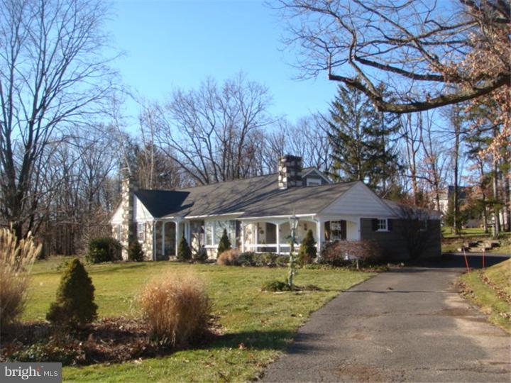 429 Smokepipe Road Souderton, PA 18964 - Photo 3 of 25 Driveway