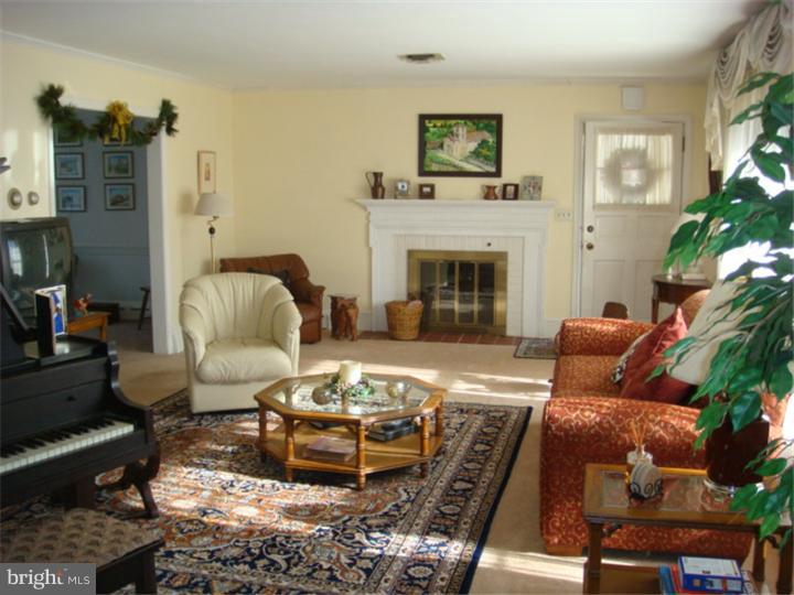 429 Smokepipe Road Souderton, PA 18964 - Photo 5 of 25 Living Room
