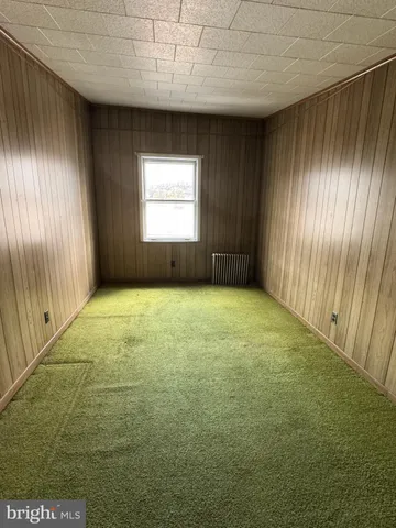 a view of empty room with window