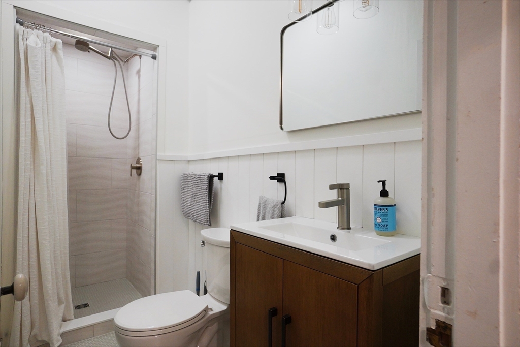 83 Pleasant Street, Unit 3 Marblehead, MA 01945 - Photo 5 of 7