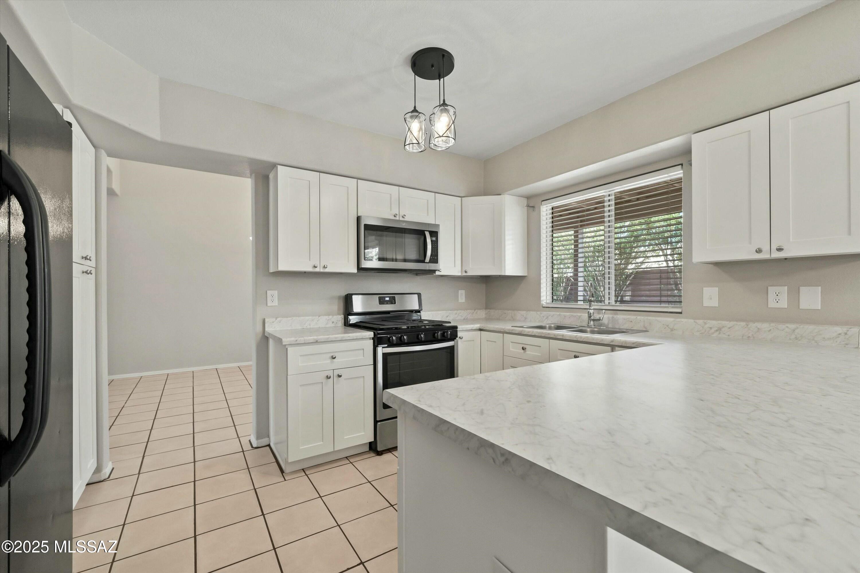 8768 North Maple Ridge Place Tucson, AZ 85743 - Photo 5 of 45 Gallery Image 5