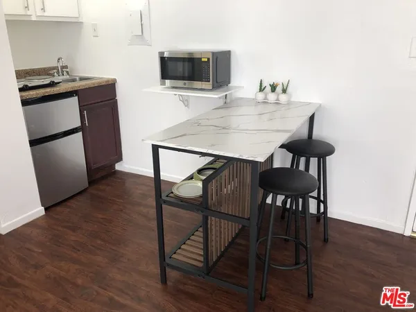 $1,695 | 3961 Moore Street, Unit 5, Los Angeles, CA 90066