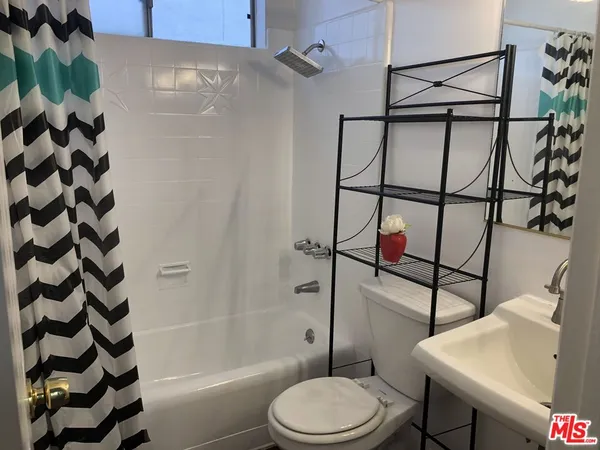 $1,695 | 3961 Moore Street, Unit 5, Los Angeles, CA 90066