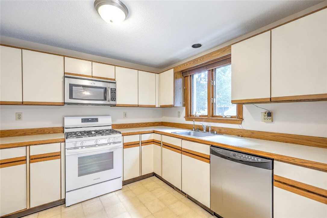 80 Fisher Road, Unit 18 Cumberland, RI 02864 - Photo 8 of 21