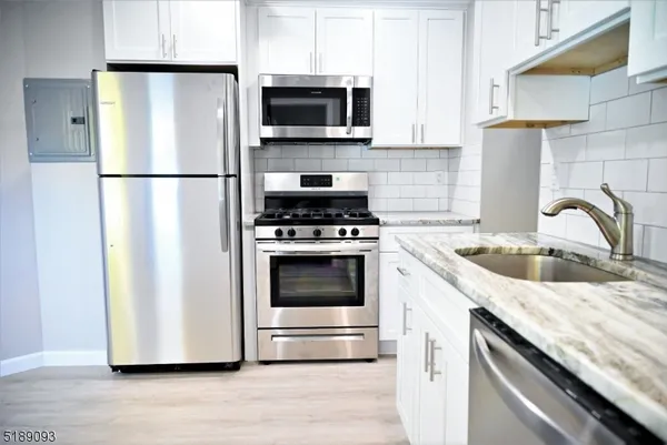 $2,200 | 37 Bloomfield Avenue, Unit 2, Caldwell, NJ 07006