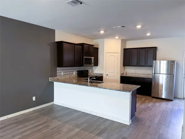 $1,830 | 356 Crescent Park Drive, Jarrell, TX 76537