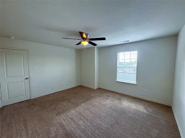 $1,830 | 356 Crescent Park Drive, Jarrell, TX 76537