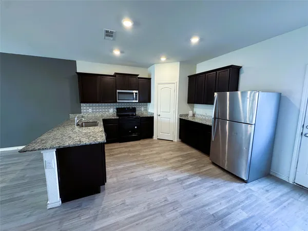 $1,830 | 356 Crescent Park Drive, Jarrell, TX 76537