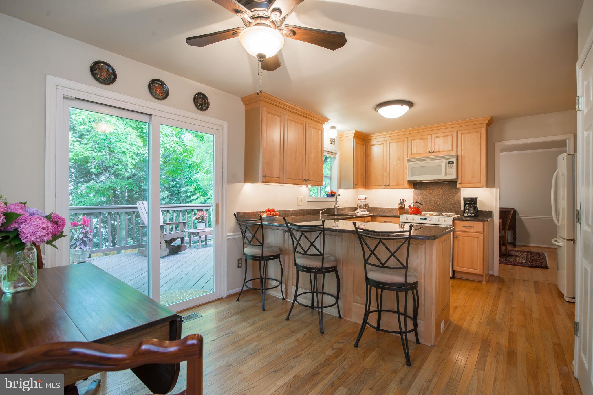 6403 Gregory Court Springfield, VA 22152 - Photo 15 of 26 Kitchen with breakfast nook