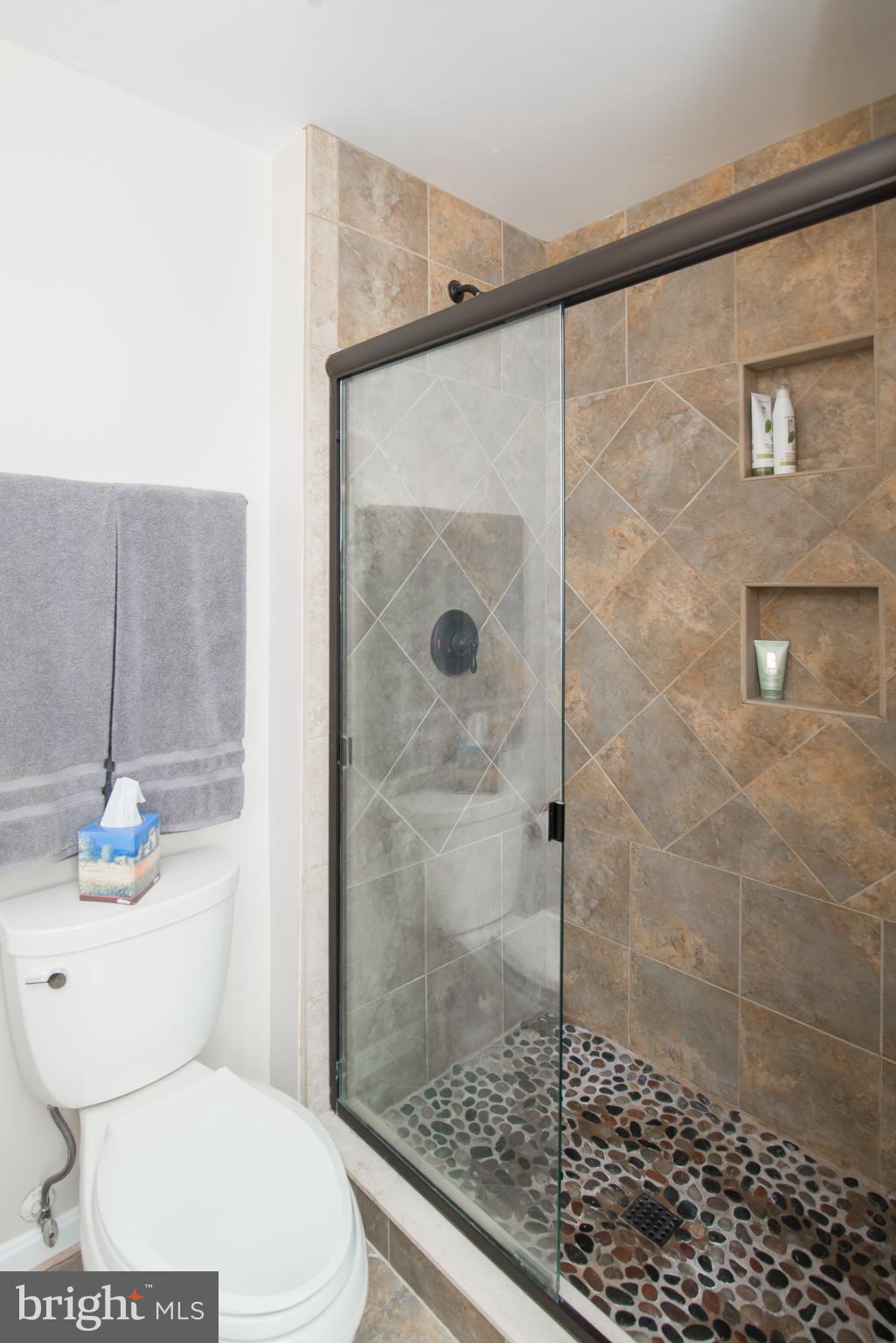 6403 Gregory Court Springfield, VA 22152 - Photo 22 of 26 Bath (Master)