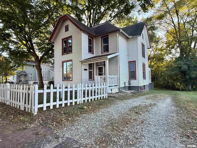 $138,500 | 30 South Ave B, Canton, IL 61520