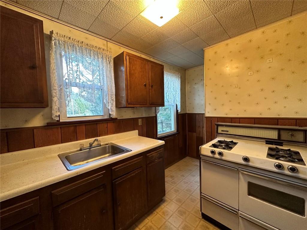62 Midway Drive McKees Rocks, PA 15136 - Photo 4 of 8 Gallery Image 4