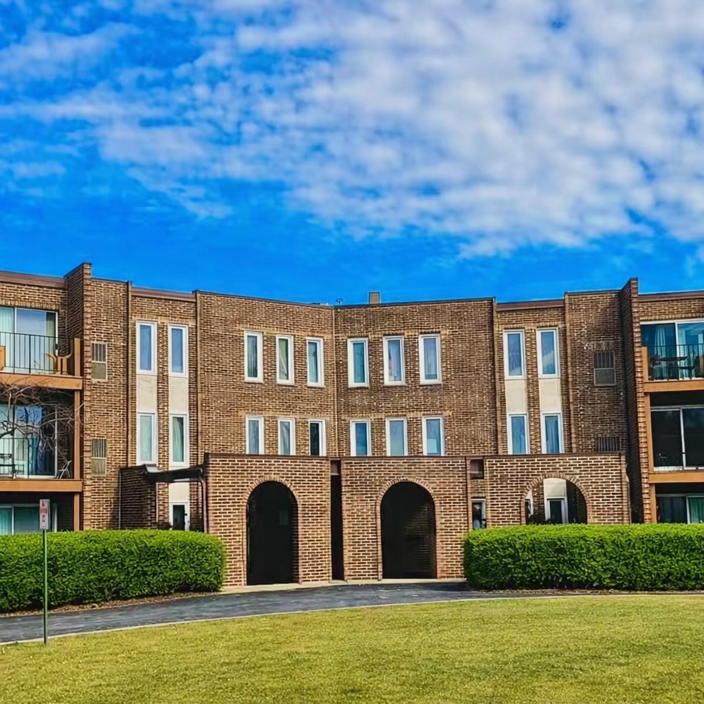 1575 Sandpebble Drive, Unit 104 Wheeling, IL 60090 - Photo 1 of 8