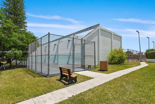 a view of a tennis court