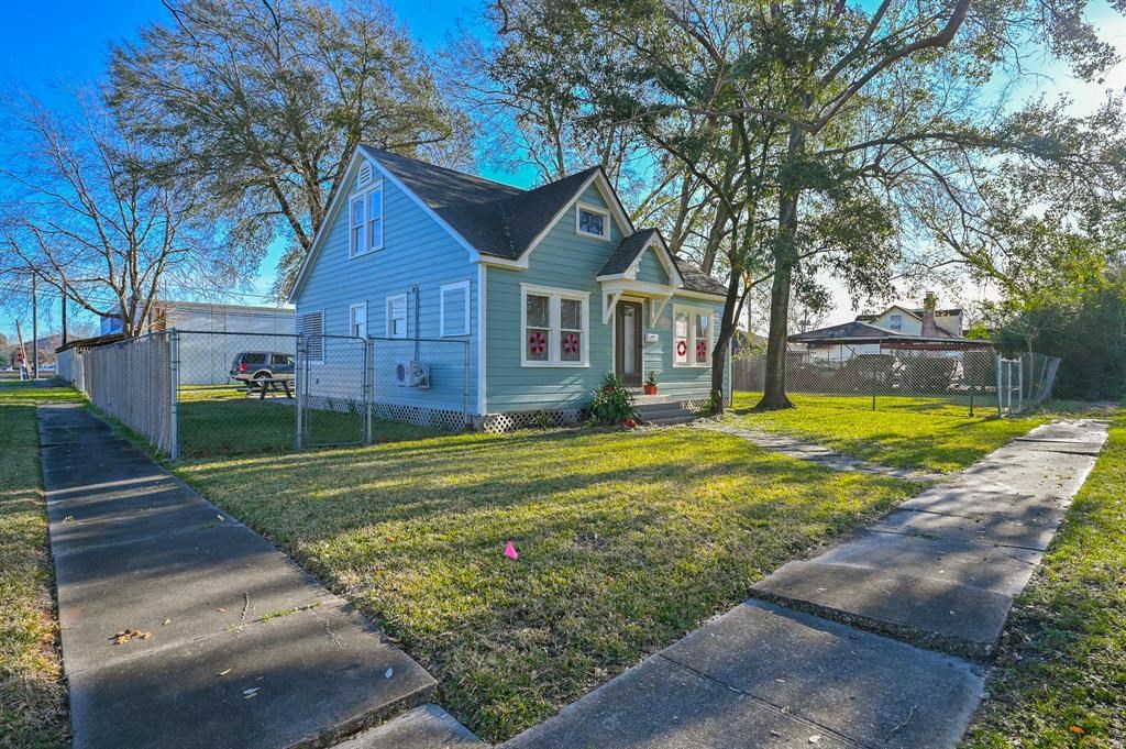 6401 Stratton Street Houston, TX 77023 - Photo 2 of 28