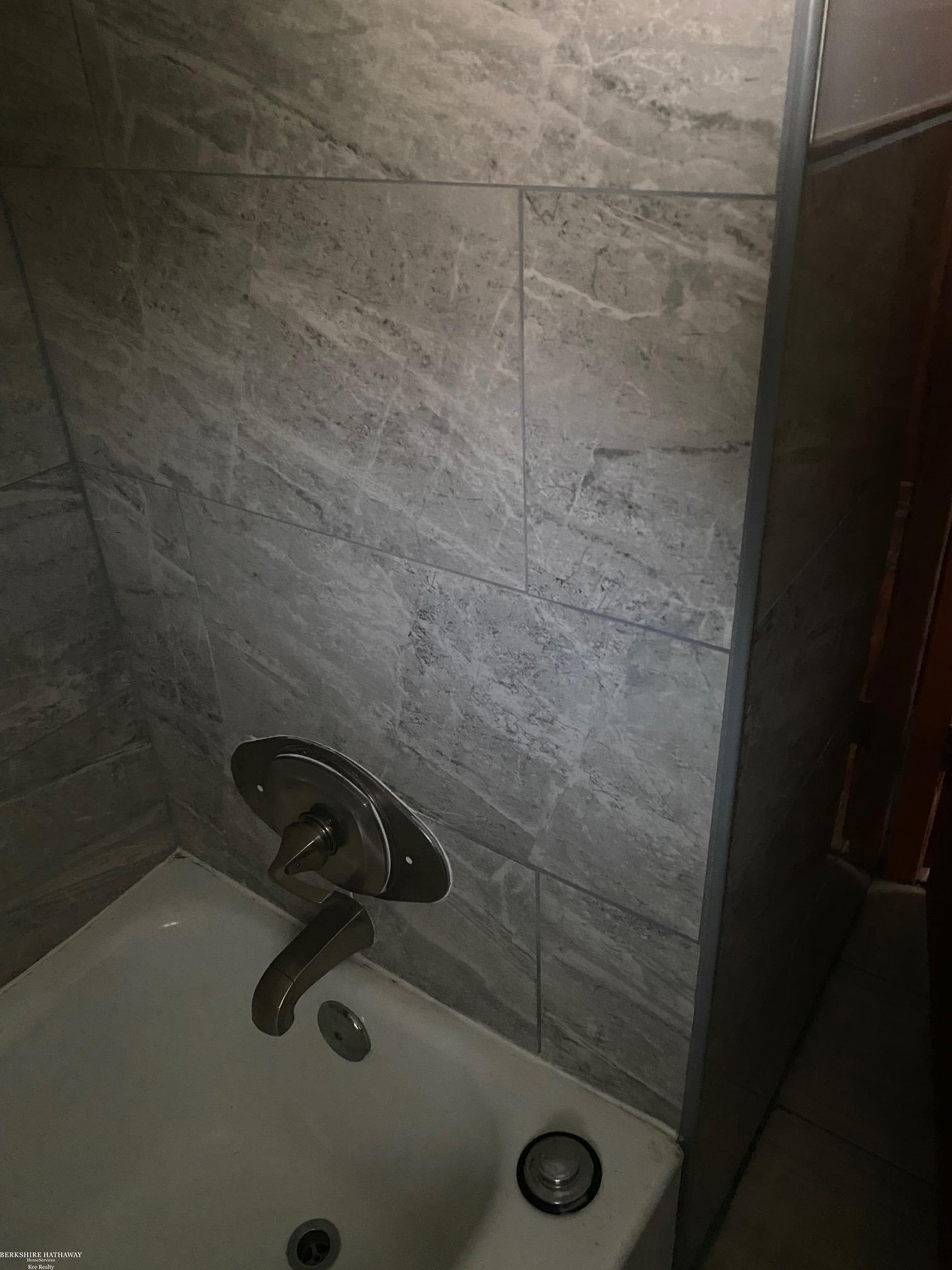 24524 Raven Avenue Eastpointe, MI 48021 - Photo 8 of 25