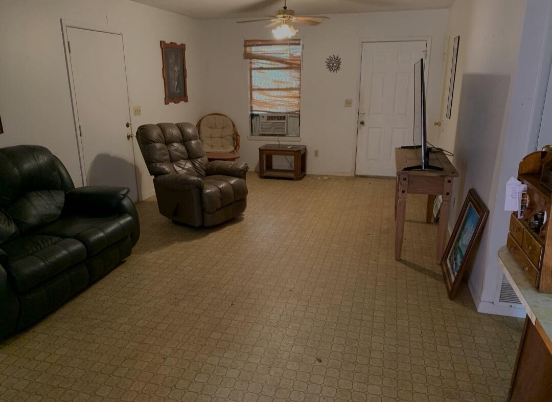 1470 Reddick Mill Road Graceville, FL 32440 - Photo 3 of 11 a living room with furniture and a window