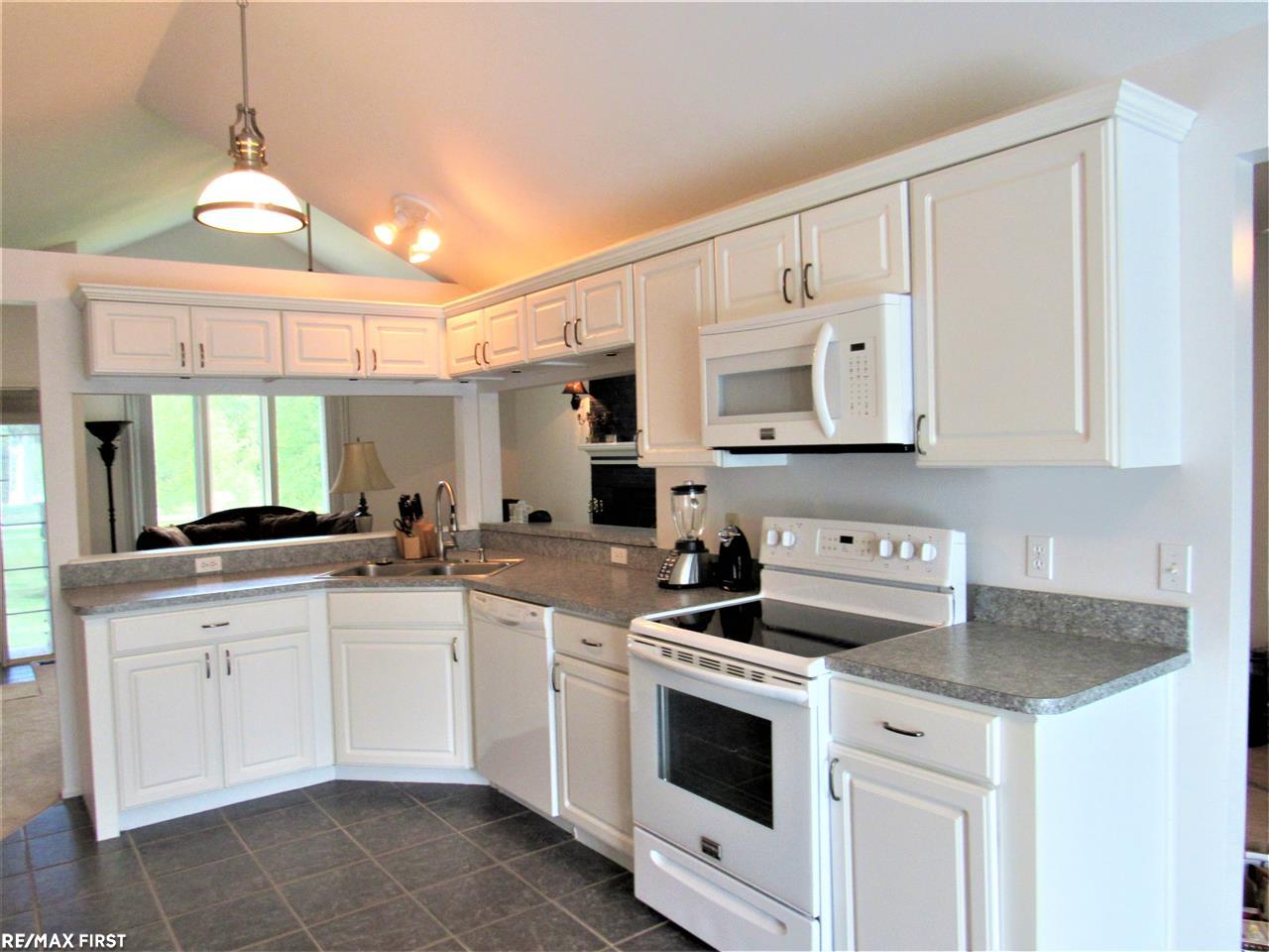10490 Weber Road Columbus, MI 48063 - Photo 15 of 51 31328276-14.JPG