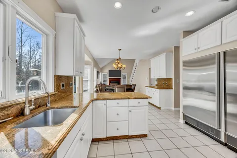 $1,150,000 | 1 Brentwood Drive, Manalapan, NJ 07726