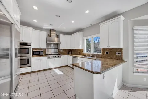 $1,150,000 | 1 Brentwood Drive, Manalapan, NJ 07726