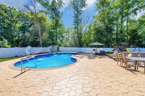 $1,150,000 | 1 Brentwood Drive, Manalapan, NJ 07726