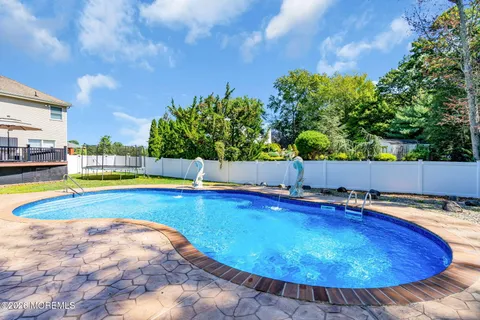 $1,150,000 | 1 Brentwood Drive, Manalapan, NJ 07726