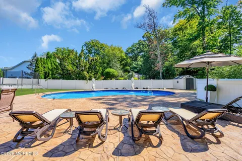 $1,150,000 | 1 Brentwood Drive, Manalapan, NJ 07726