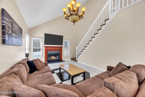 $1,150,000 | 1 Brentwood Drive, Manalapan, NJ 07726