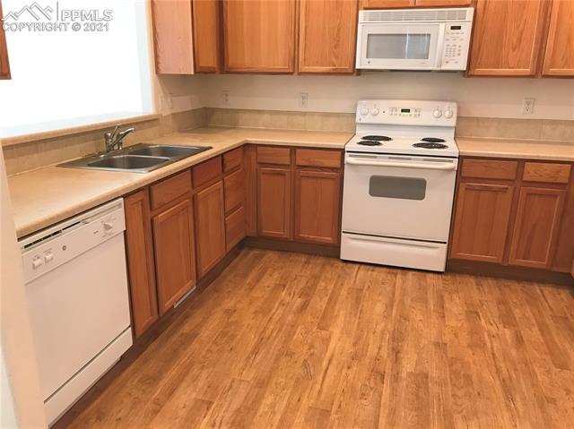 4160 Diamond Ridge View Colorado Springs, CO 80918 - Photo 3 of 26 Range and Microwave