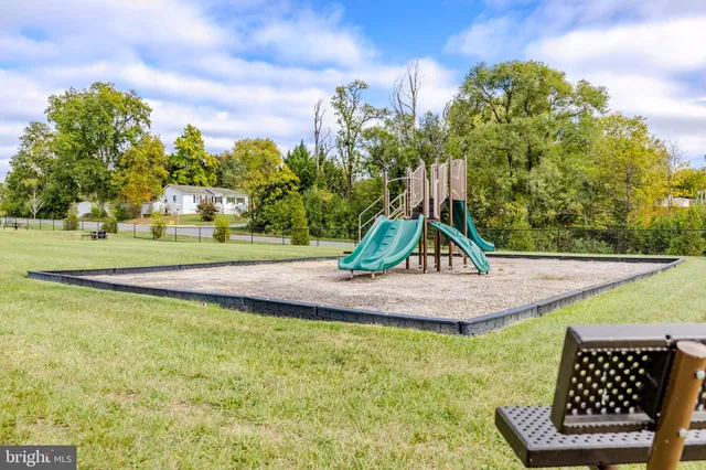 a bathroom with a toilet