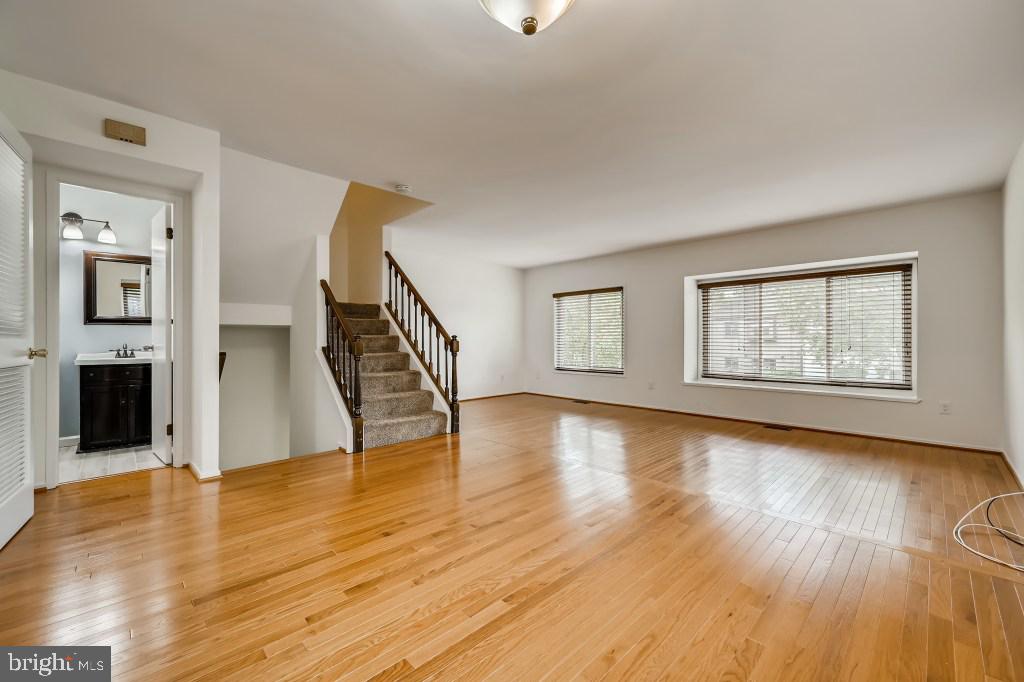 9970 Lake Landing Road Montgomery Village, MD 20886 - Photo 6 of 32