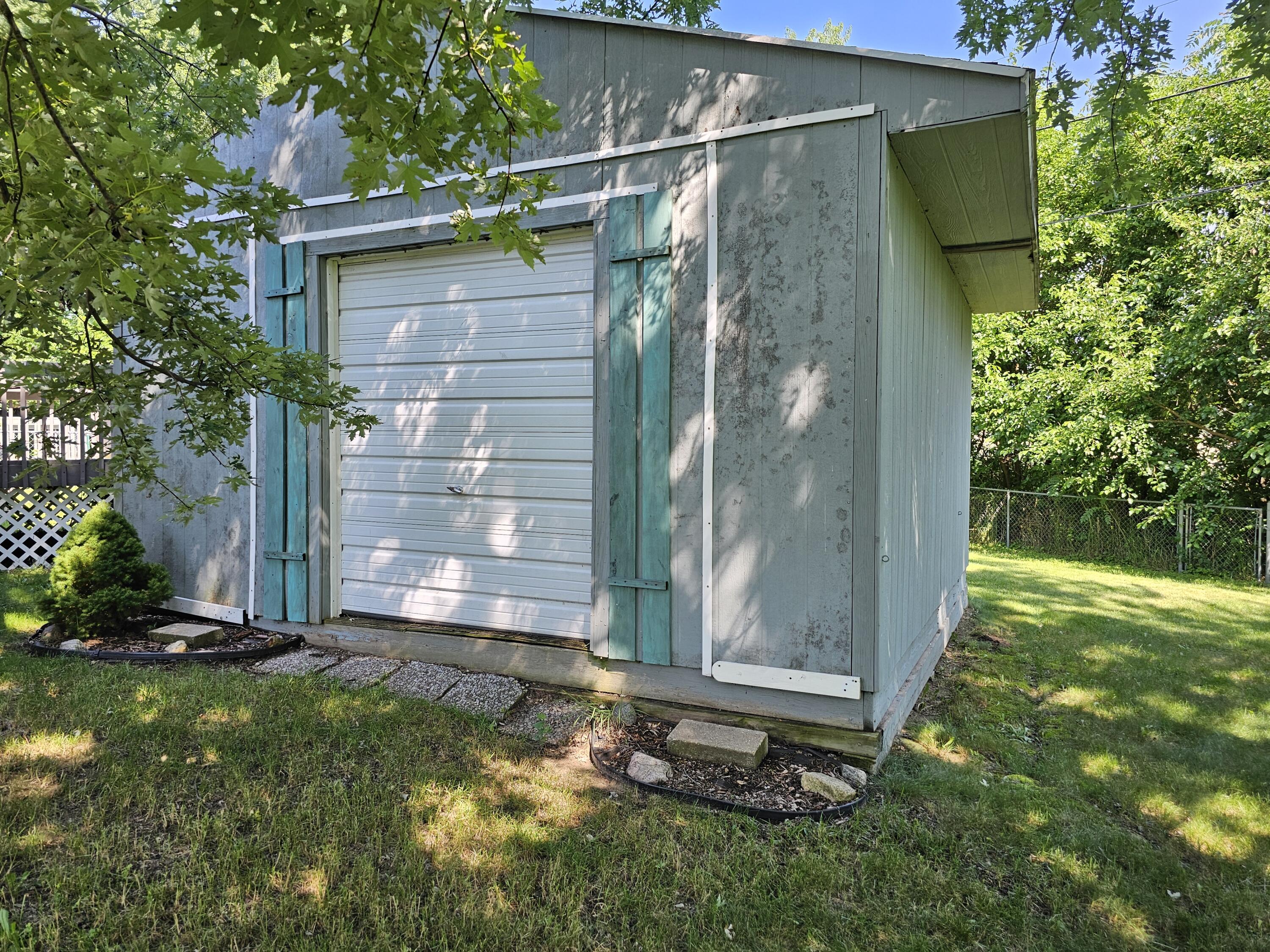 1605-1609 Pheasant Run Baroda, MI 49101 - Photo 22 of 23 shed on right side