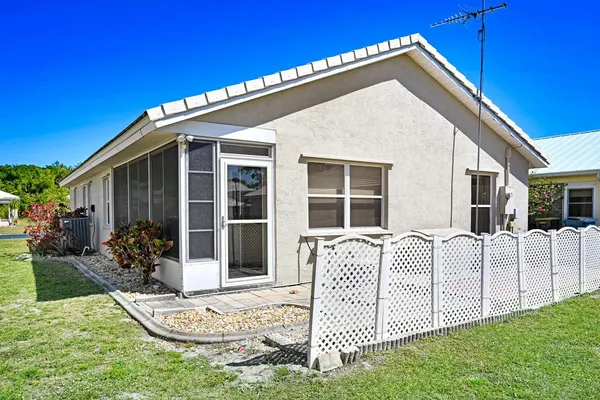 a view of a house with backyard and porch
