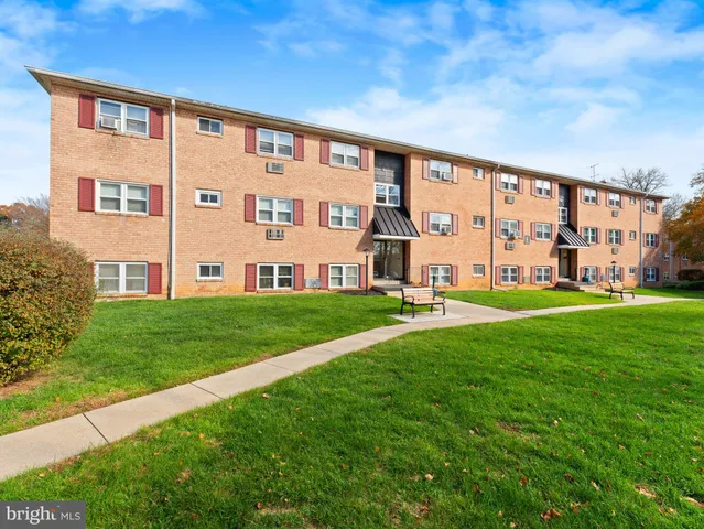 $195,000 | 335 East Lancaster Avenue, Unit E5, Downingtown, PA 19335