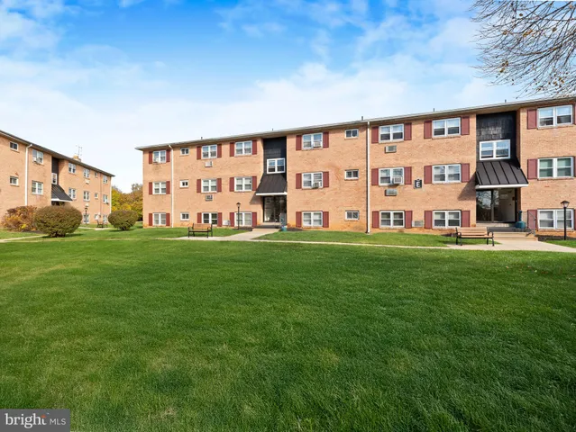 $195,000 | 335 East Lancaster Avenue, Unit E5, Downingtown, PA 19335