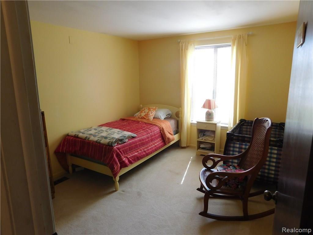 608 Lake Forest Road Rochester Hills, MI 48309 - Photo 17 of 19