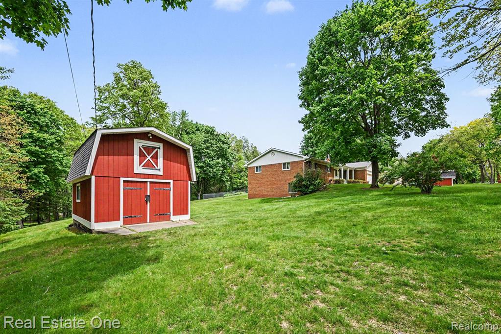 8780 Big Lake Road Clarkston, MI 48346 - Photo 25 of 31