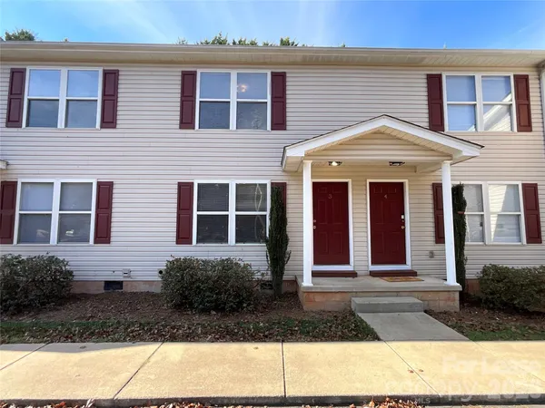 $1,099 | 206 West 15th Street, Unit 3, Newton, NC 28658