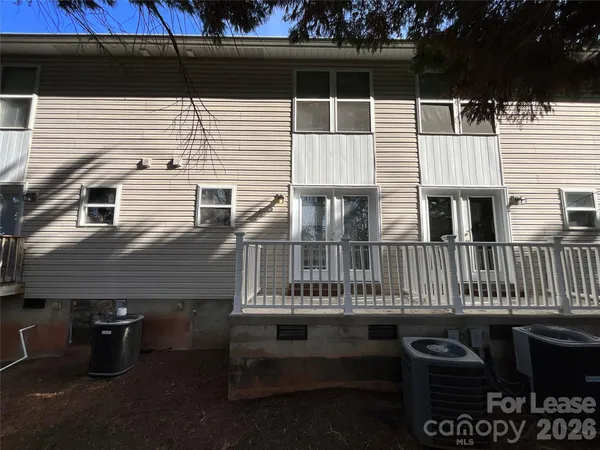 $1,099 | 206 West 15th Street, Unit 3, Newton, NC 28658