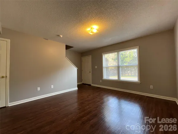 $1,099 | 206 West 15th Street, Unit 3, Newton, NC 28658