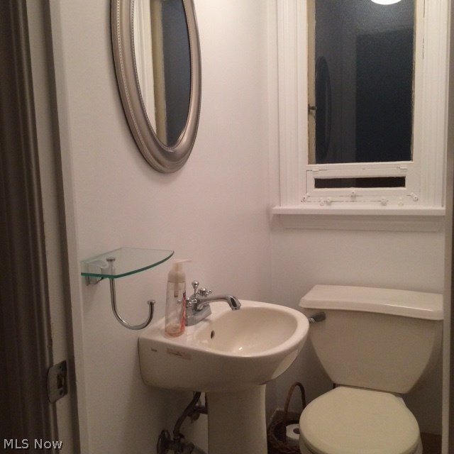 2551 Milton Road Cleveland, OH 44118 - Photo 11 of 25 Half bath on first floor